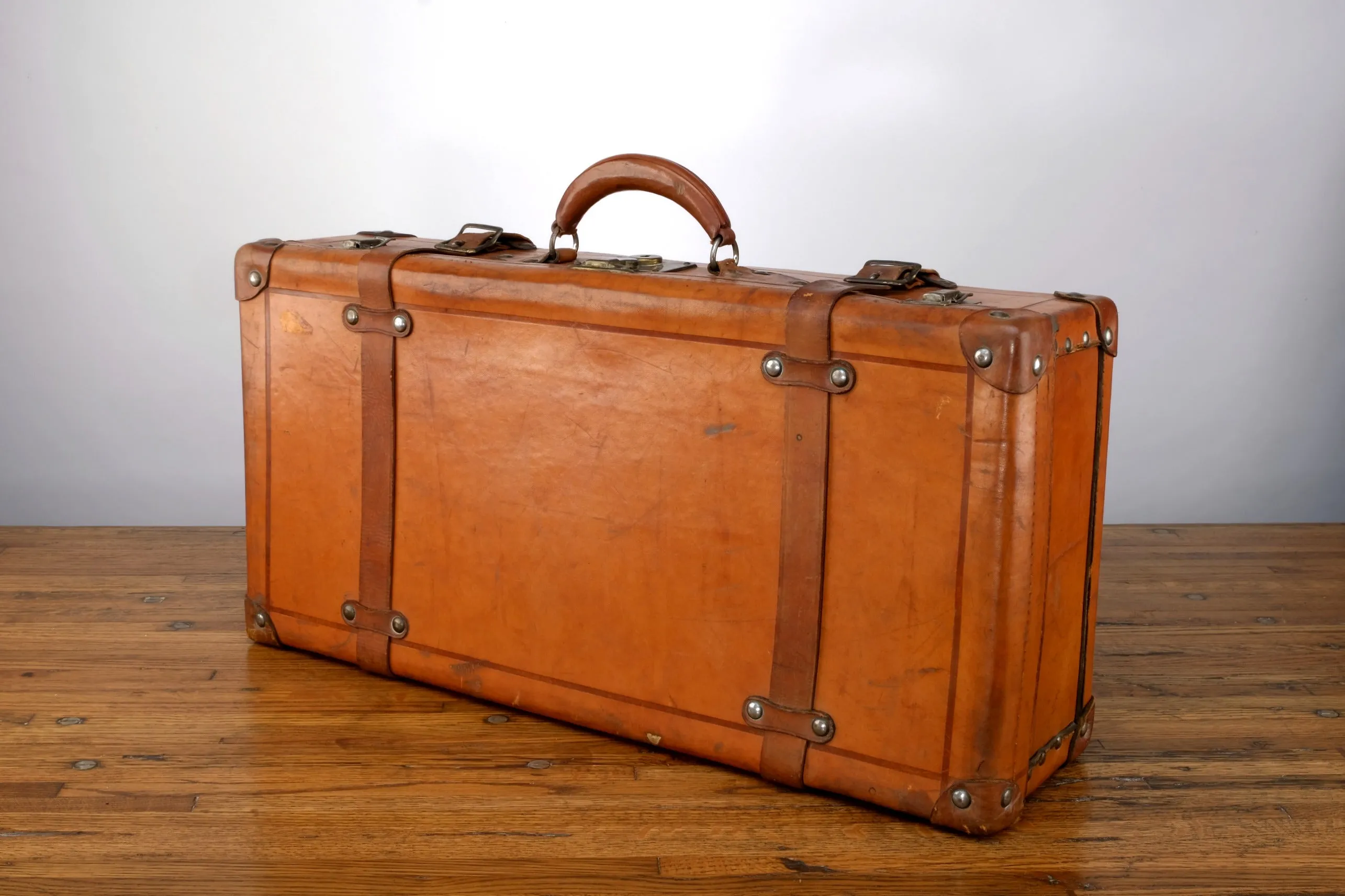 BELTED LEATHER “#8.6 718” LUGGAGE