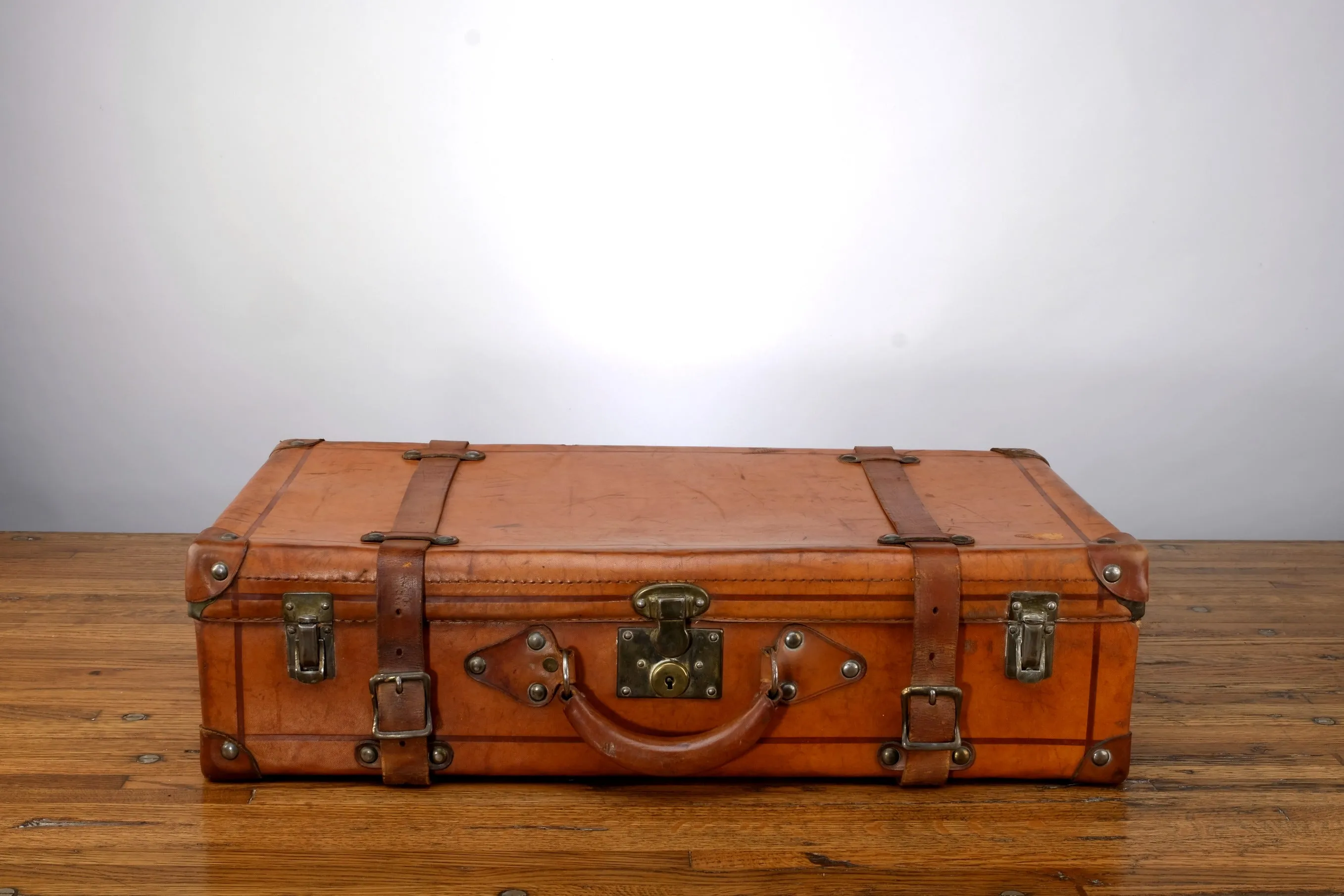 BELTED LEATHER “#8.6 718” LUGGAGE