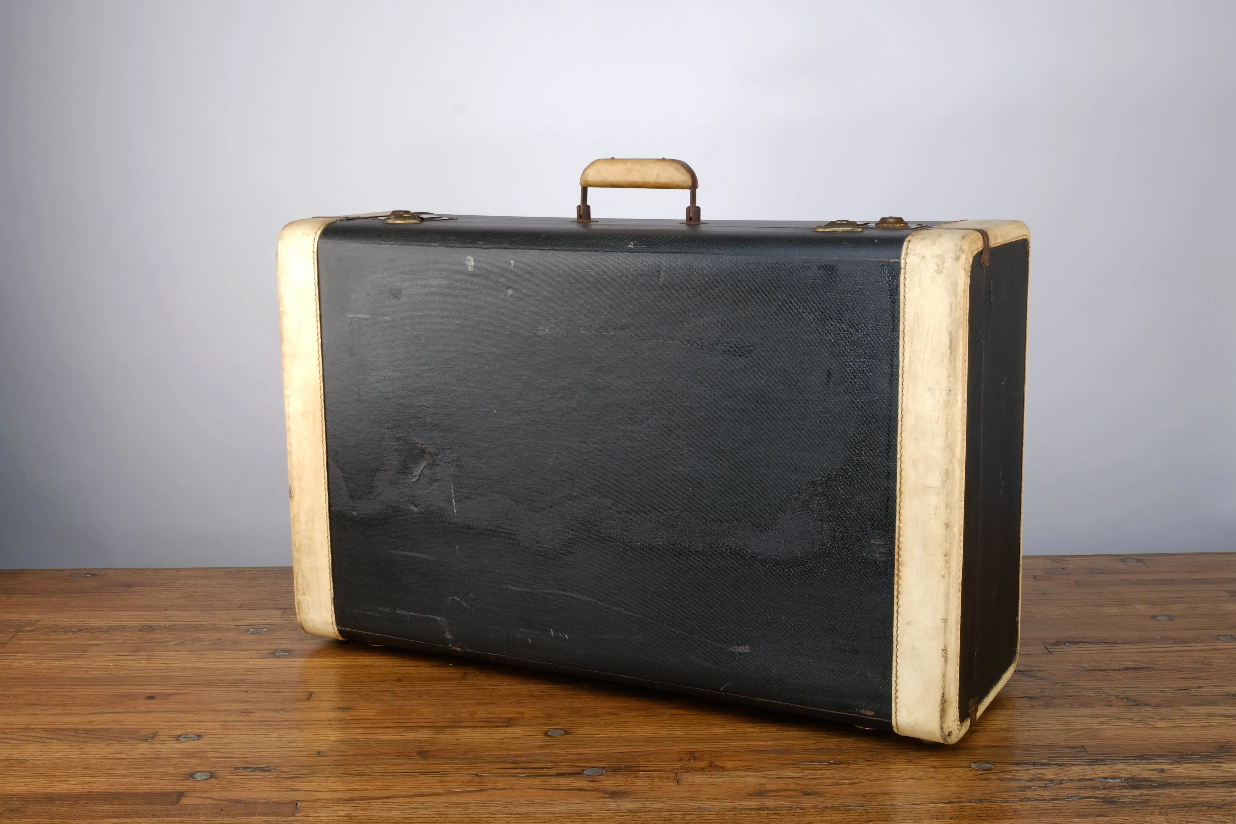 BLACK WOODEN AND FEBRI TRAVEL LUGGAGE
