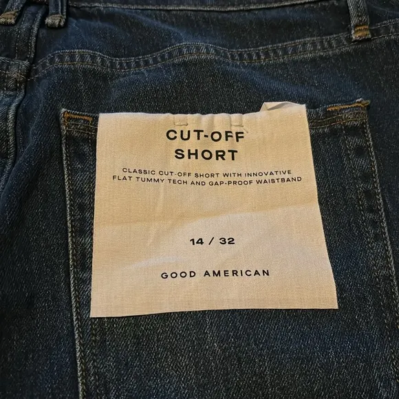 Good American The Cut Off Short