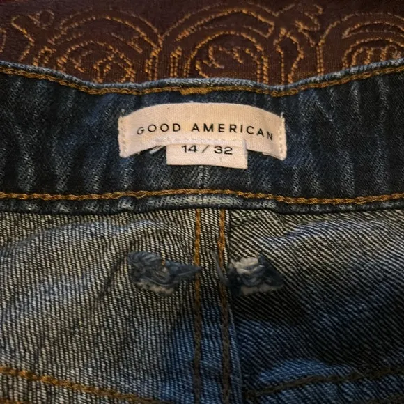 Good American The Cut Off Short