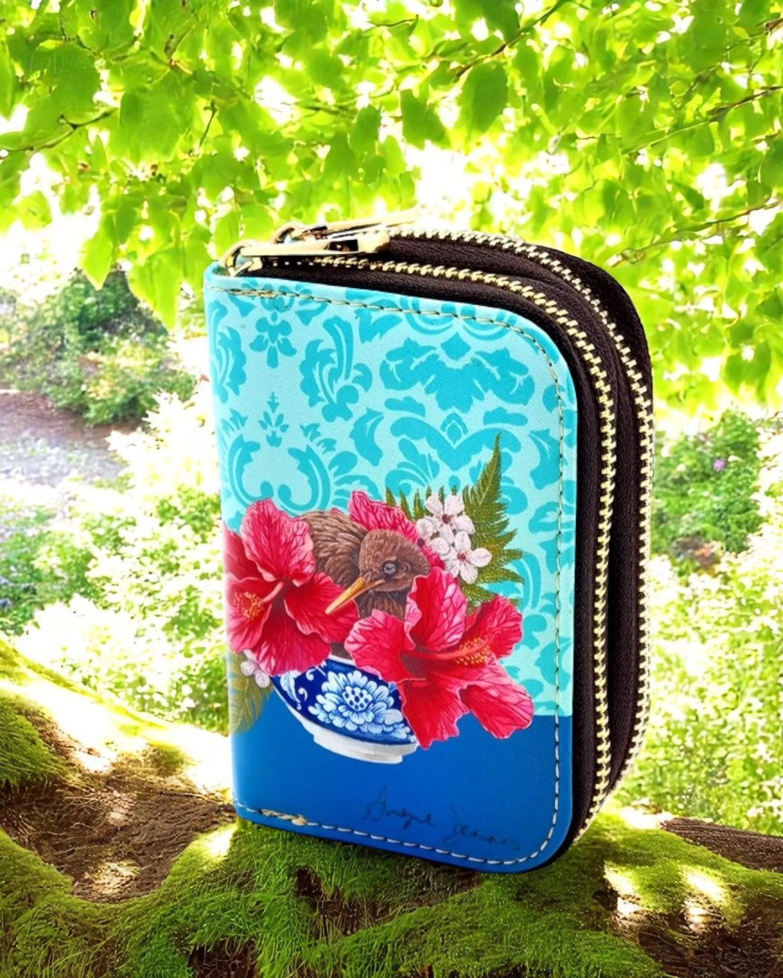 Kiwi in the blue bowl Card Holder