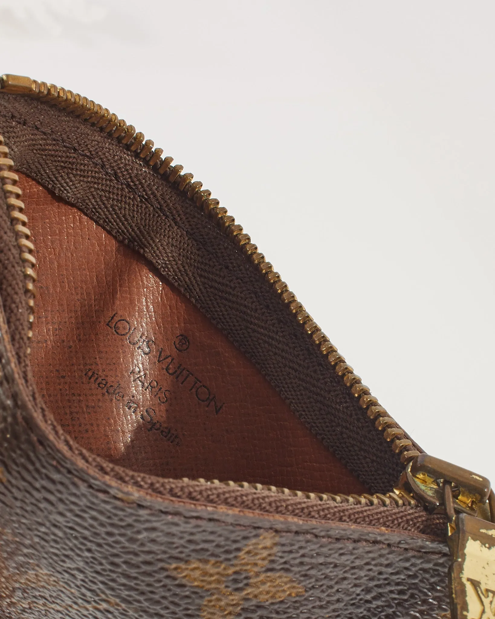Louis Vuitton Monogram Canvas Key Pouch / Pochette Cles