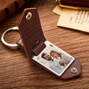 Personalized Leather Keyring – Elegant & Timeless Accessory