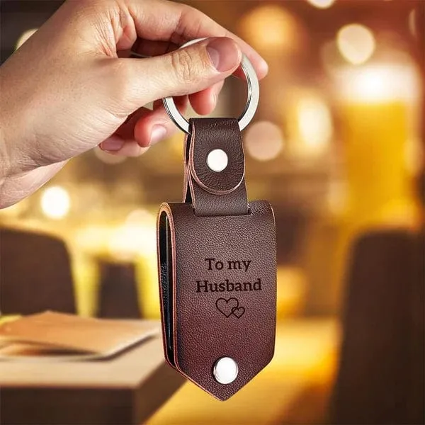 Personalized Leather Keyring – Elegant & Timeless Accessory