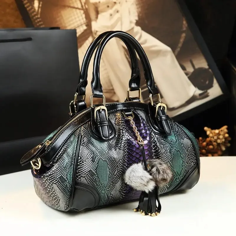 Snake Pattern Female Bag with Chic Dumpling Design & Multiple Compartments for Organized Storage