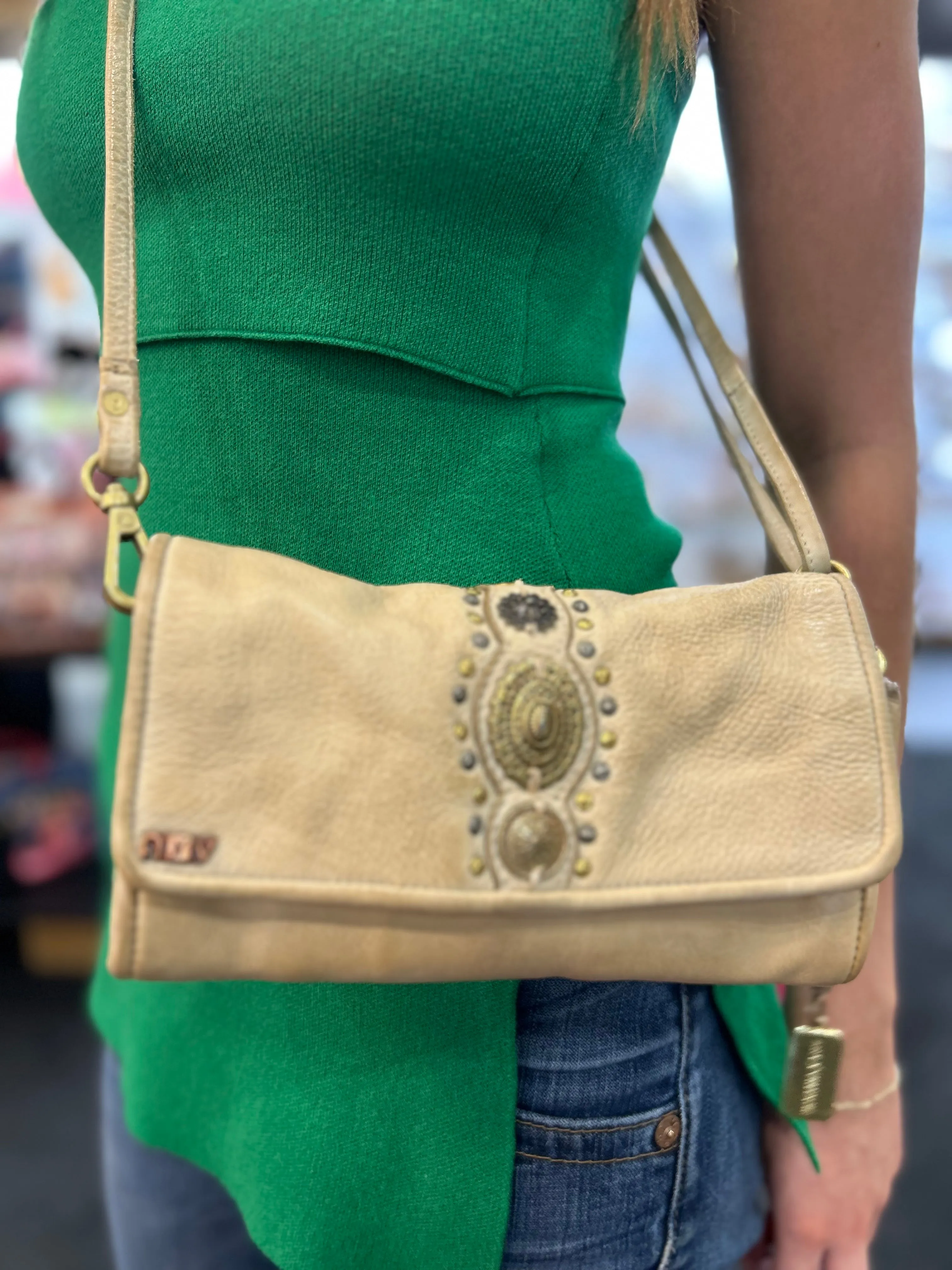 Tallin Stud Clutch