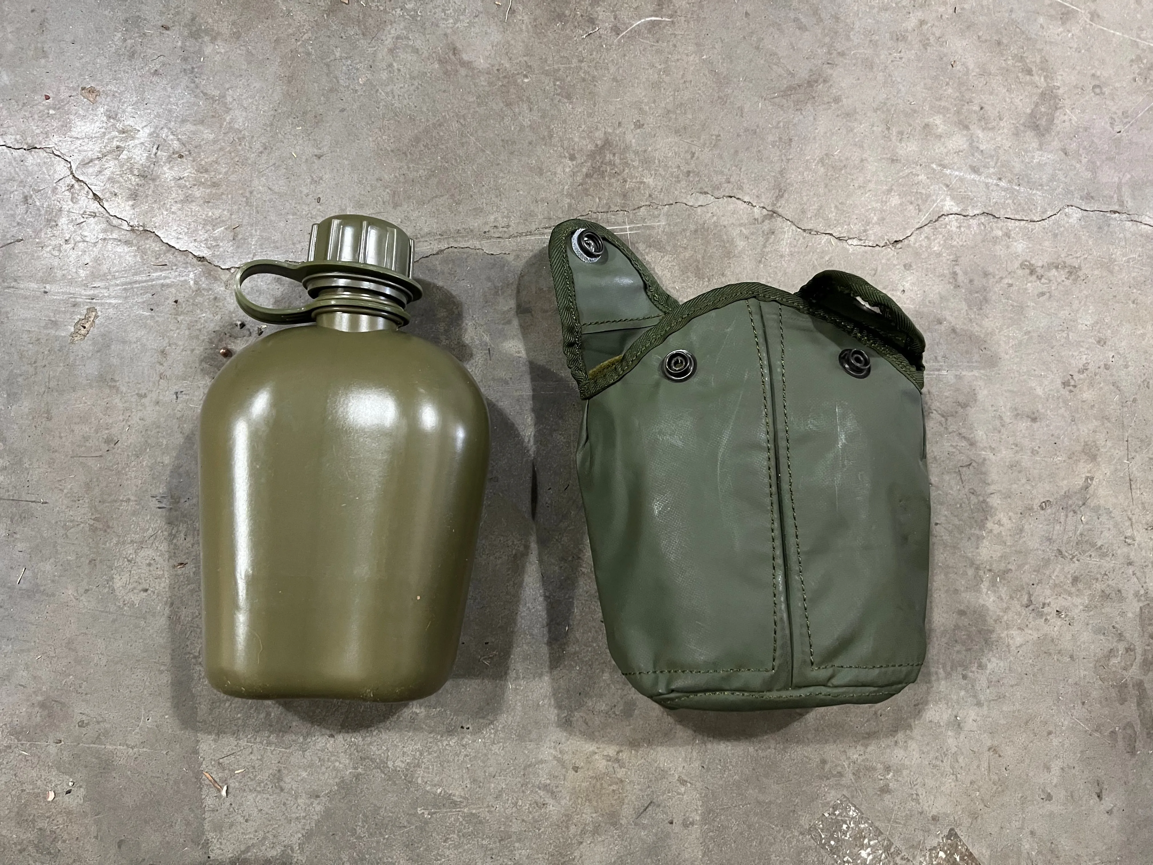 US Military Surplus 1qt OD Canteen w/ Carrier