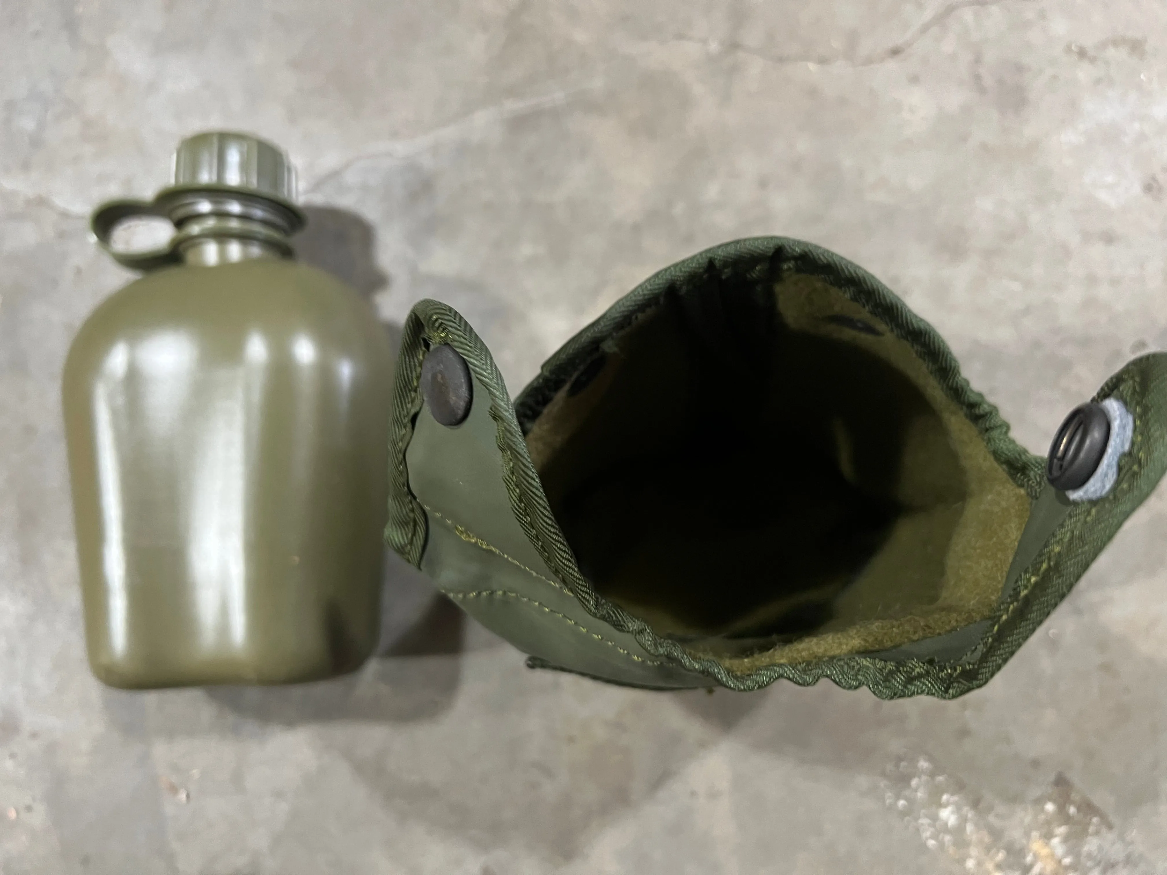 US Military Surplus 1qt OD Canteen w/ Carrier