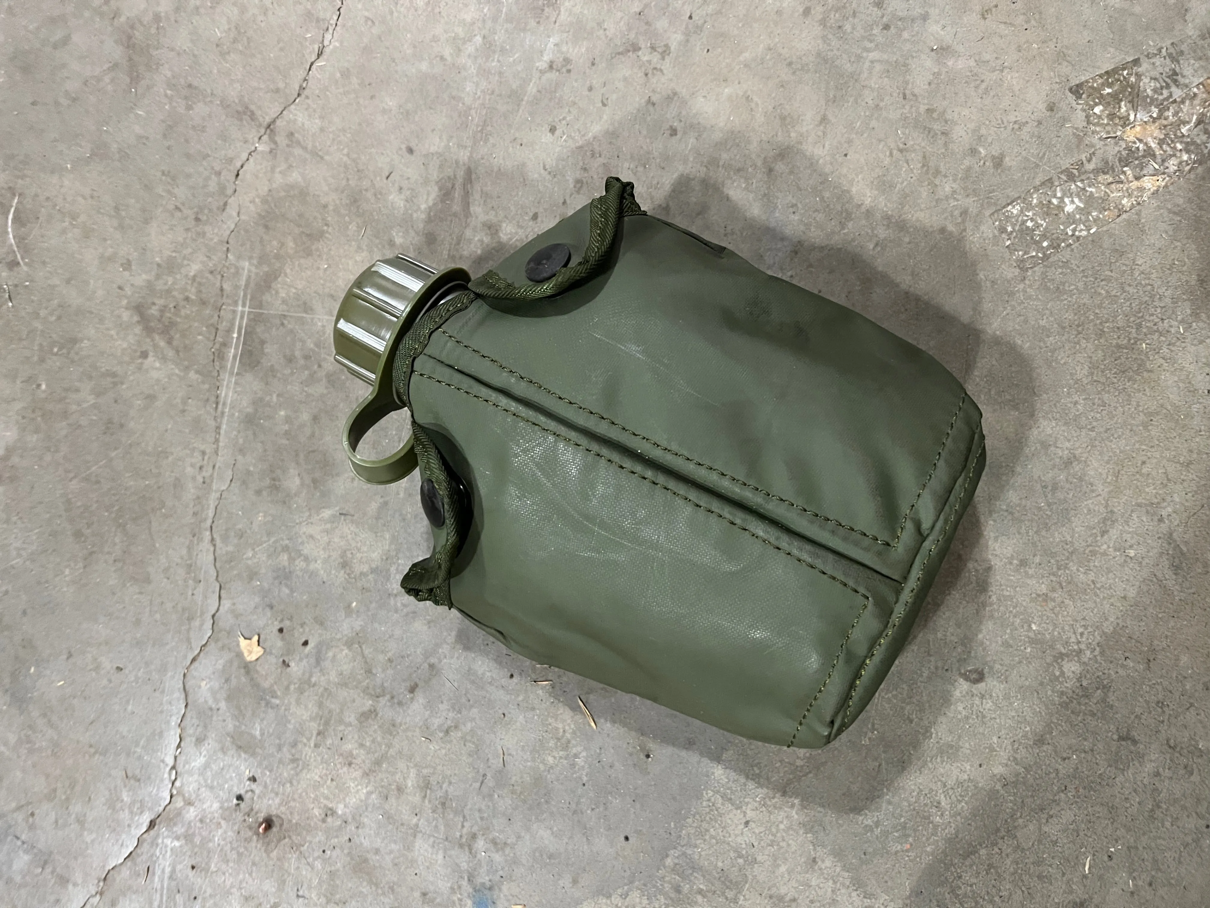 US Military Surplus 1qt OD Canteen w/ Carrier