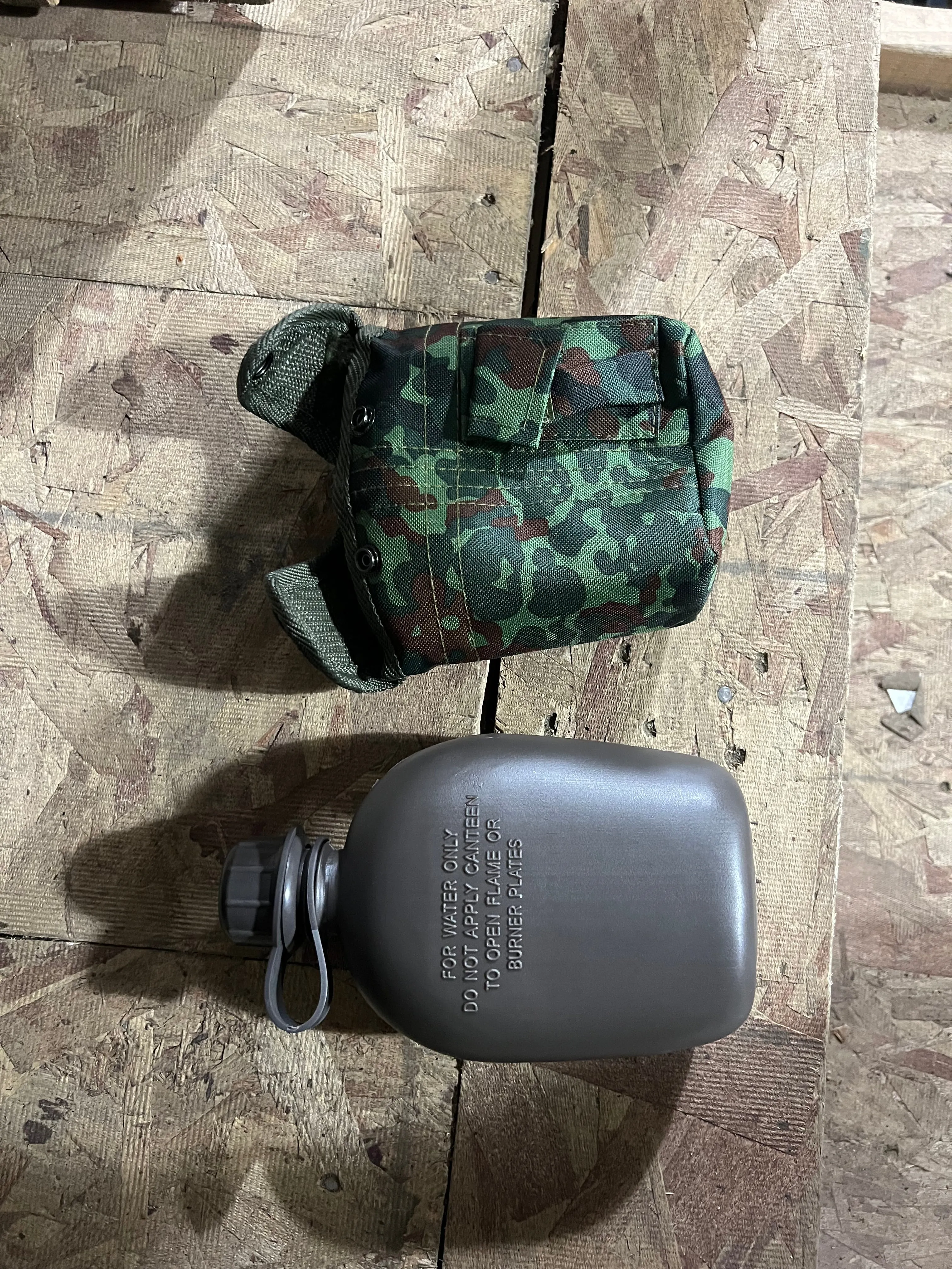 US Military Surplus 1qt OD Canteen w/ Carrier